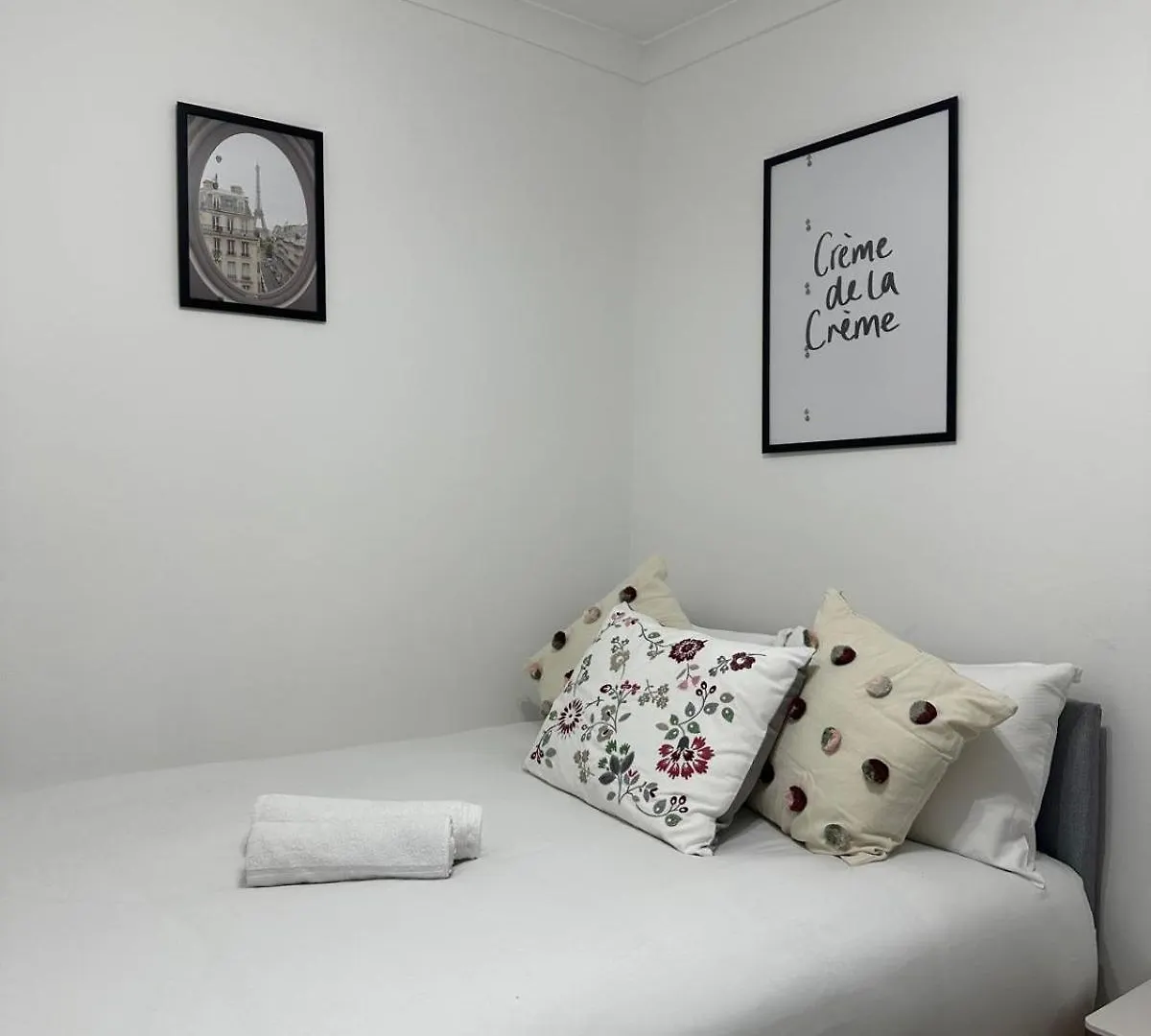 Apartment Budget Grey House London United Kingdom