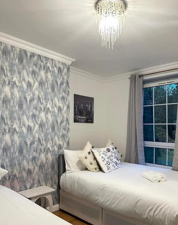 Apartment Budget Grey House London
