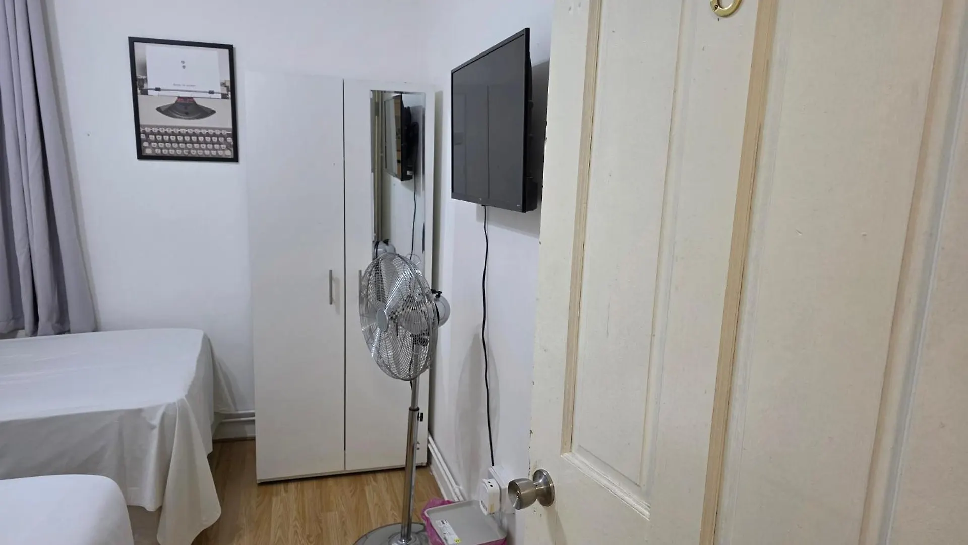 Budget Grey House London 0*,